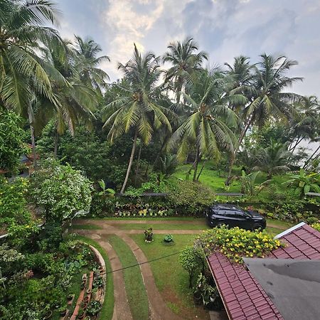 Maleyam Homestay Riverside 科泽科德 外观 照片