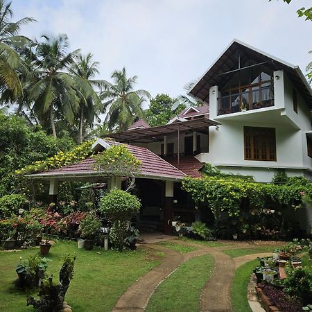 Maleyam Homestay Riverside 科泽科德 外观 照片