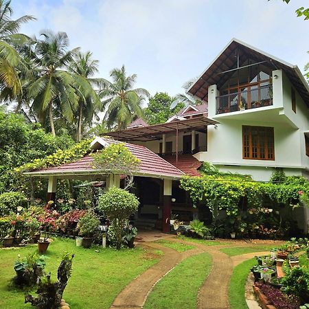 Maleyam Homestay Riverside 科泽科德 外观 照片