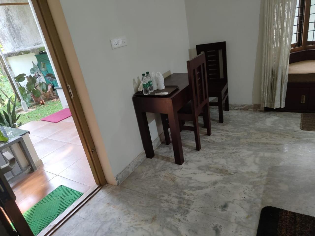 Maleyam Homestay Riverside 科泽科德 外观 照片
