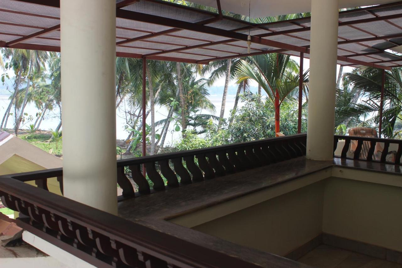 Maleyam Homestay Riverside 科泽科德 外观 照片