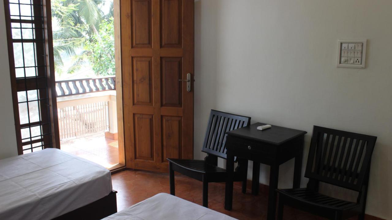 Maleyam Homestay Riverside 科泽科德 外观 照片