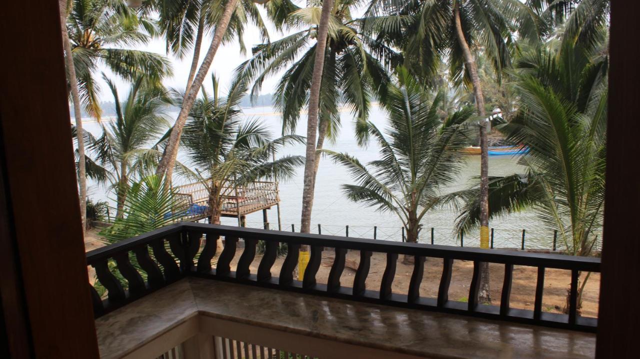 Maleyam Homestay Riverside 科泽科德 外观 照片