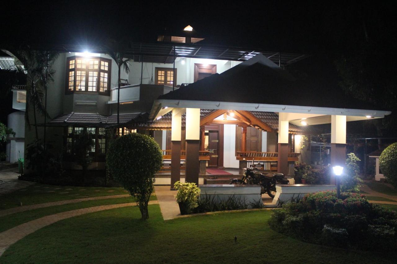 Maleyam Homestay Riverside 科泽科德 外观 照片